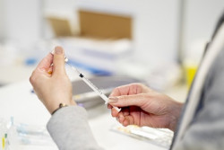 ЕК одобри нов договор с Novavax за потенциална ваксина срещу COVID-19